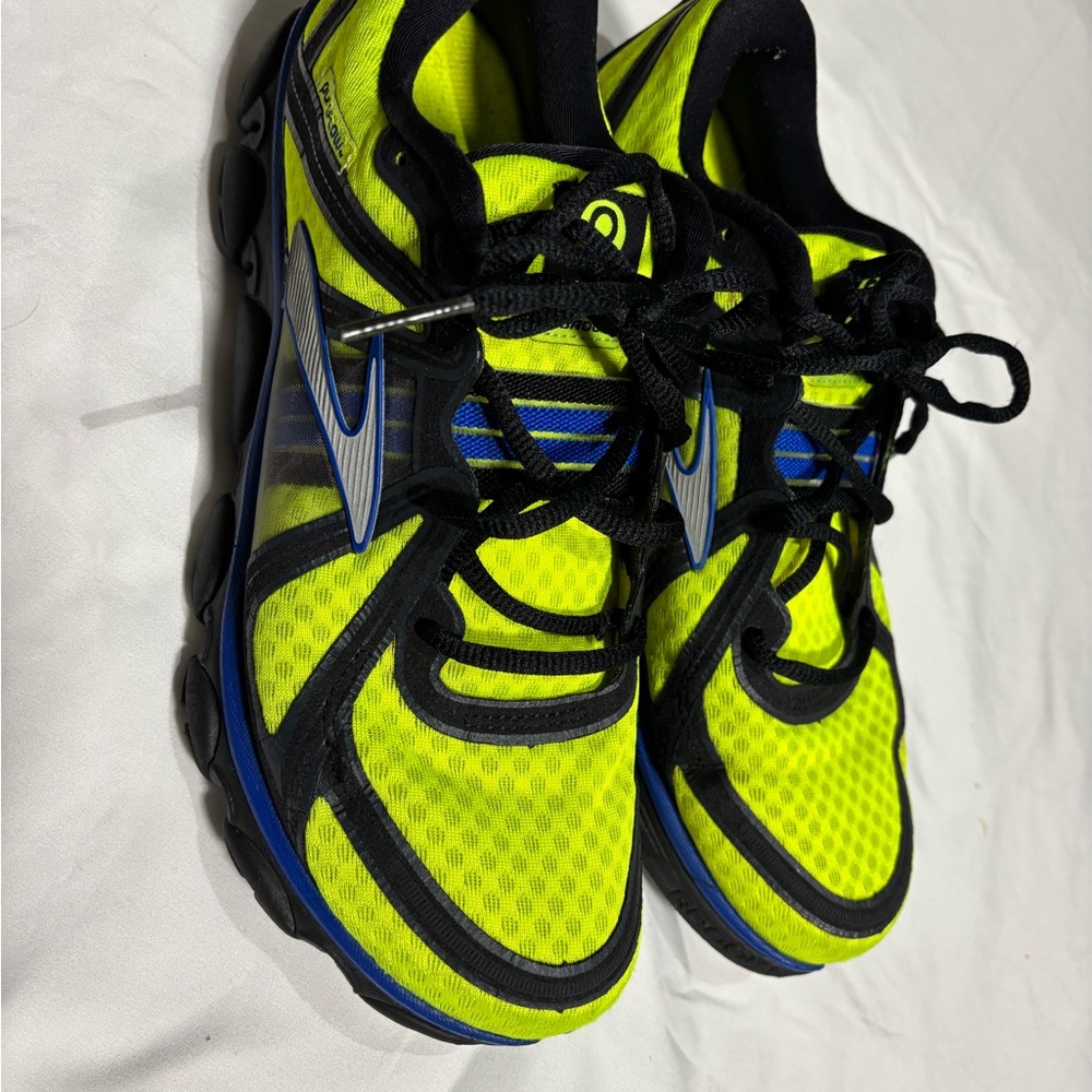 Nike Kids Neon Yellow and Black Sneakers with Blue Accents